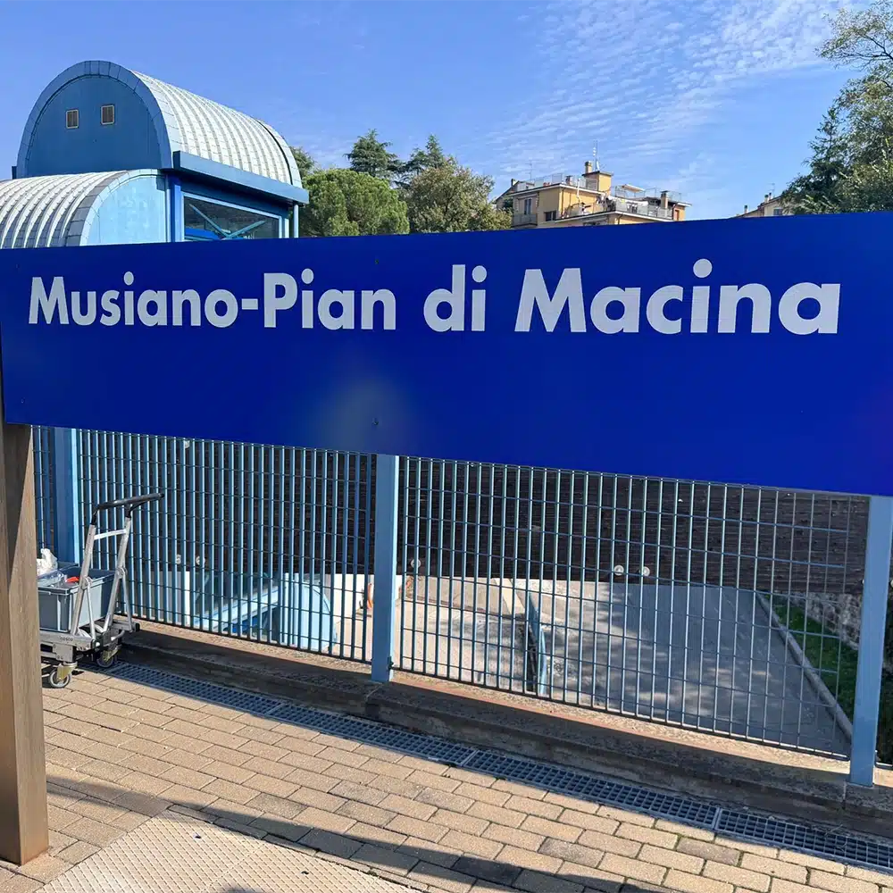installazione-cartellonistica-stazione-musiano